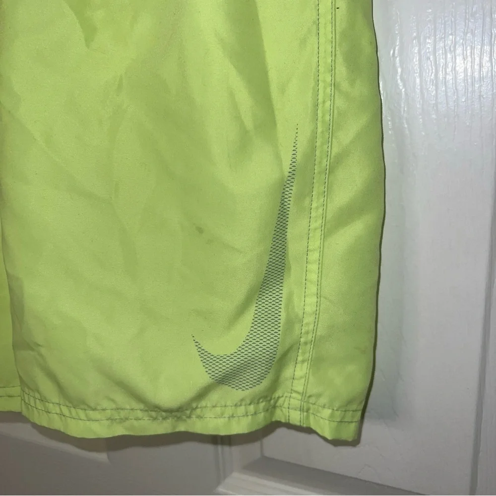 Boys Nike swim trunks sz L